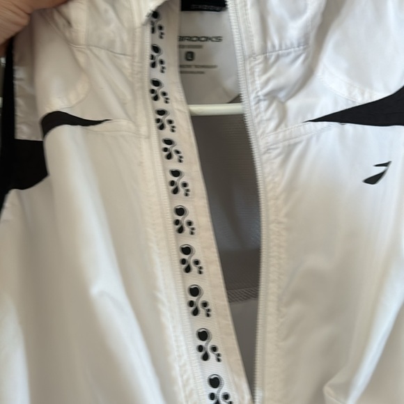 Brooks running vest - Picture 5 of 6